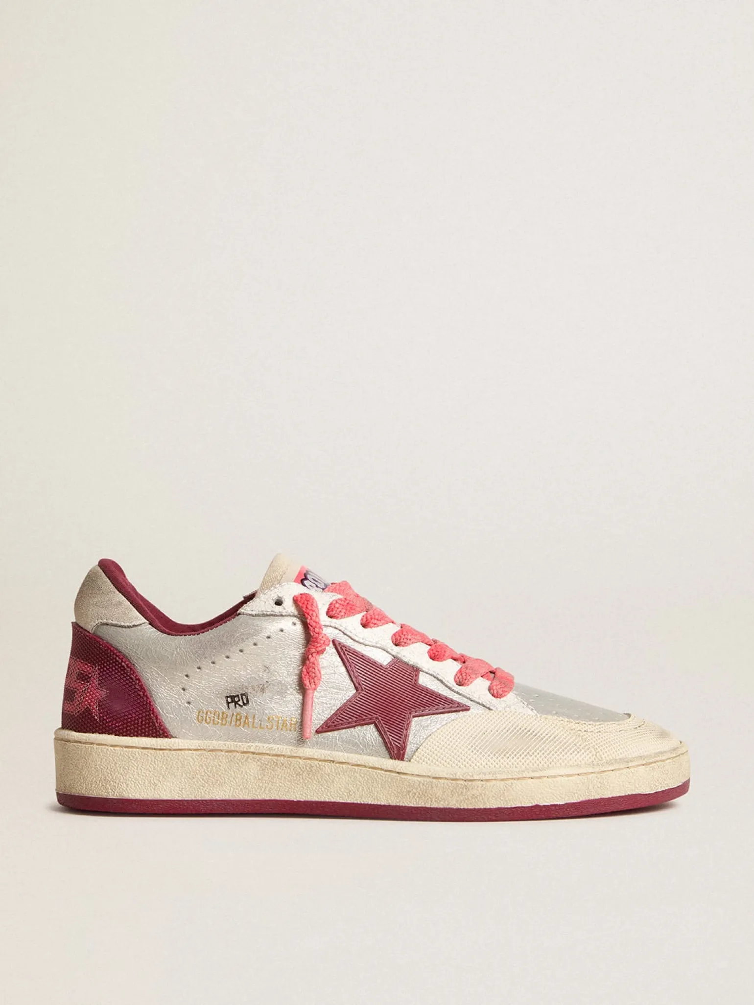 Shop Ball Star Pro Feminino de couro prateado craquelado com estrela bordô MULHER Ball Star