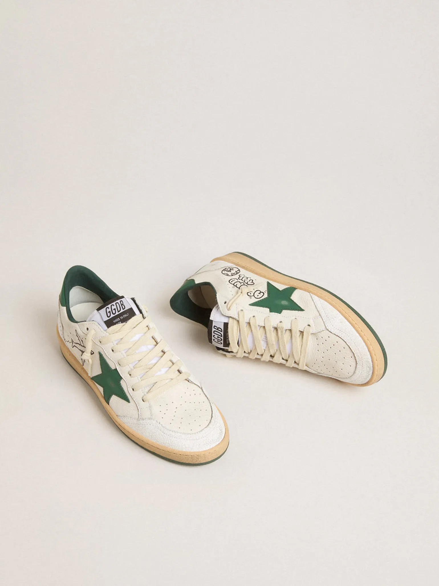 Outlet Ball Star Wishes Feminino de napa branca com estrela e talão de couro verde MULHER Ball Star