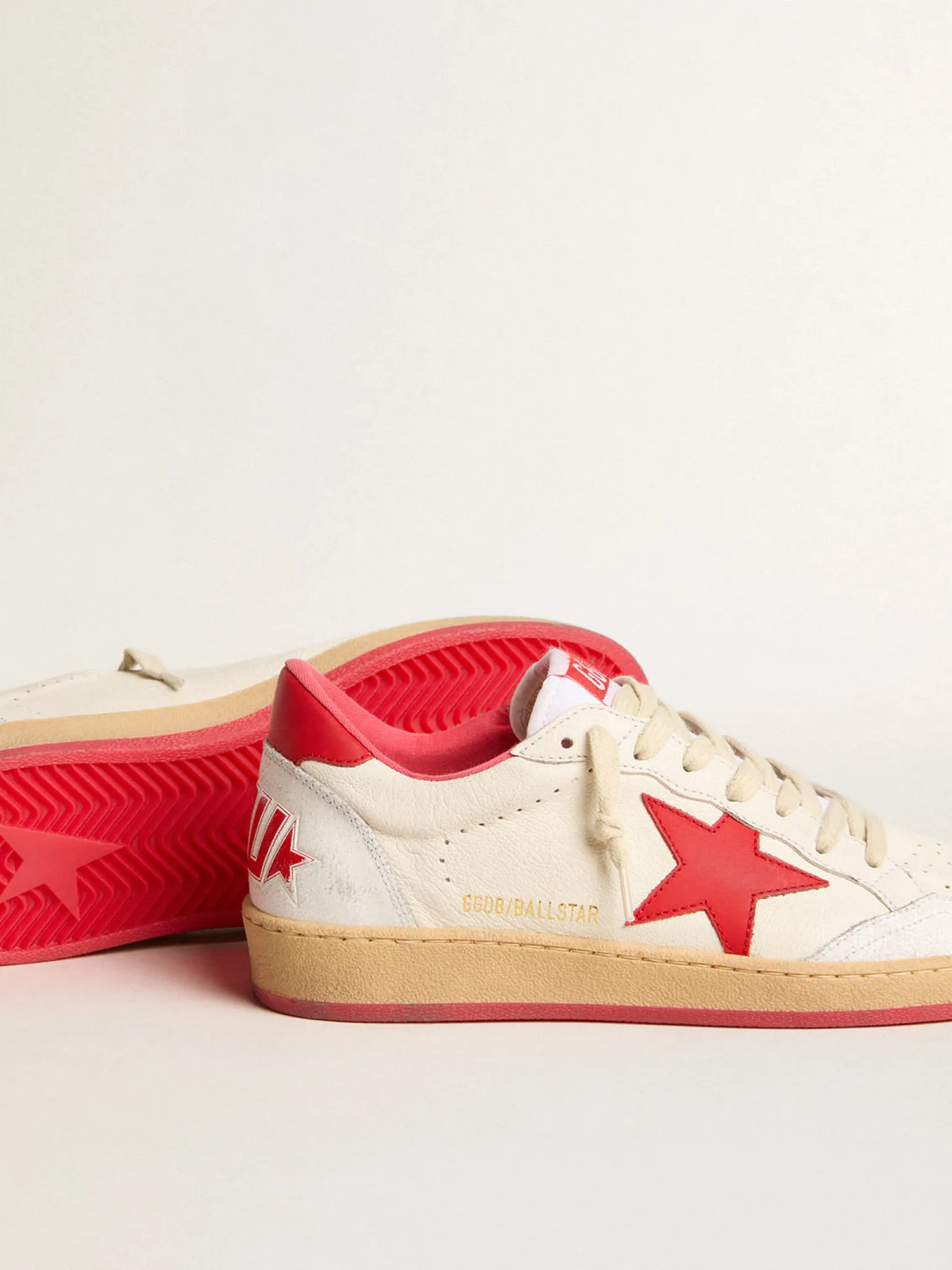 Shop Ball Star Wishes Masculino de couro branco com estrela e talão vermelhos Ball Star