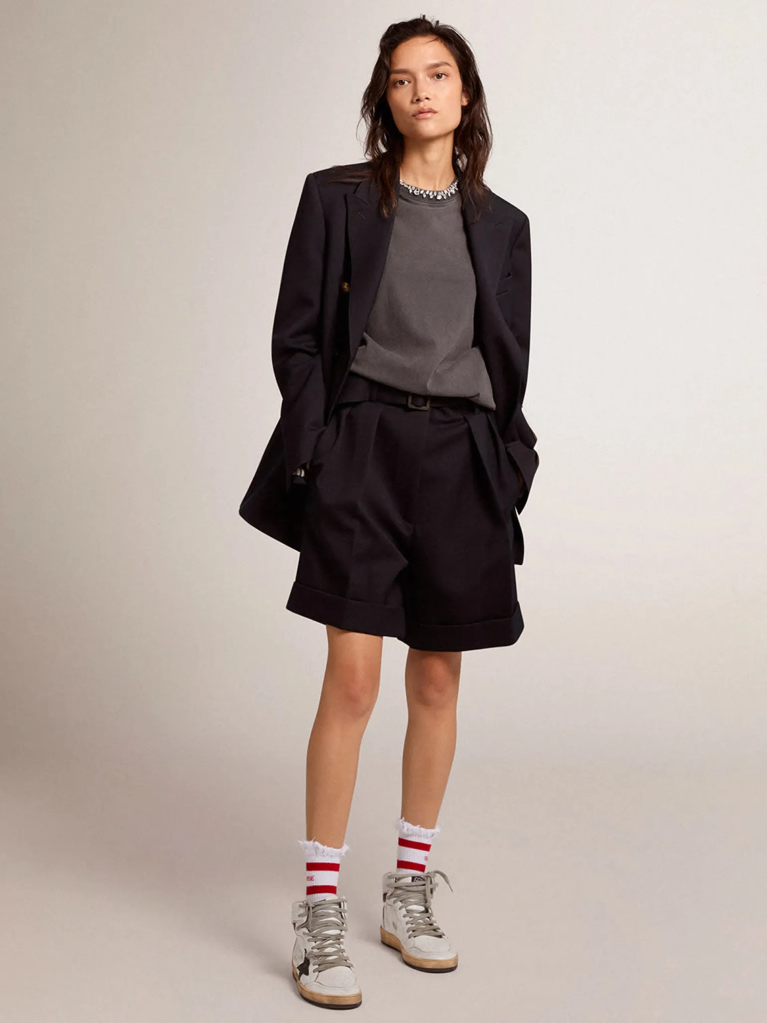 Fashion Bermuda feminina de gabardine de lã preta com cinto MULHER Saias e Shorts