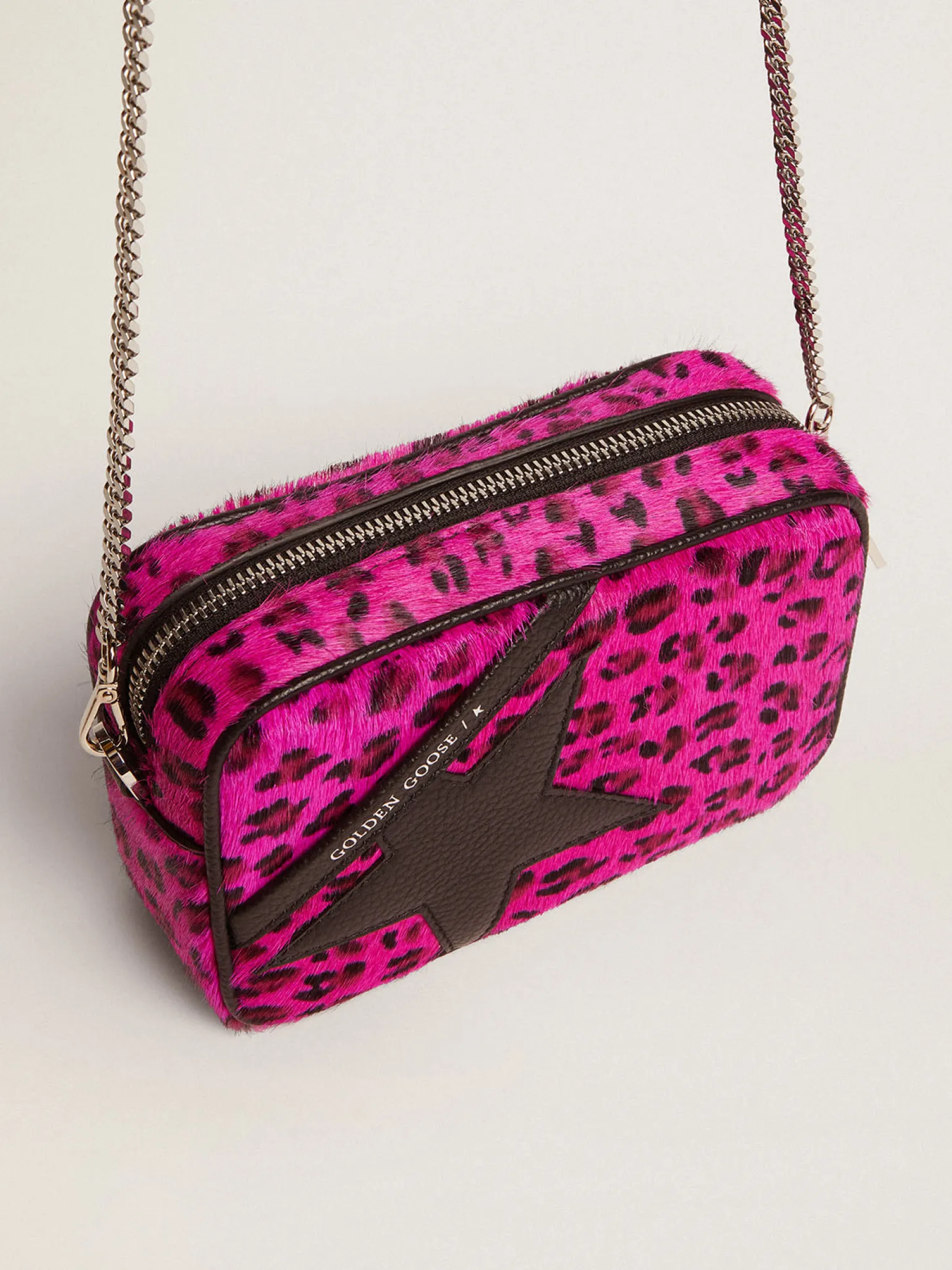 Shop Bolsa Mini Star de couro cavalinho com estampa de leopardo fúcsia e estrela de couro preta MULHER Minibolsas|Bolsas tiracolo
