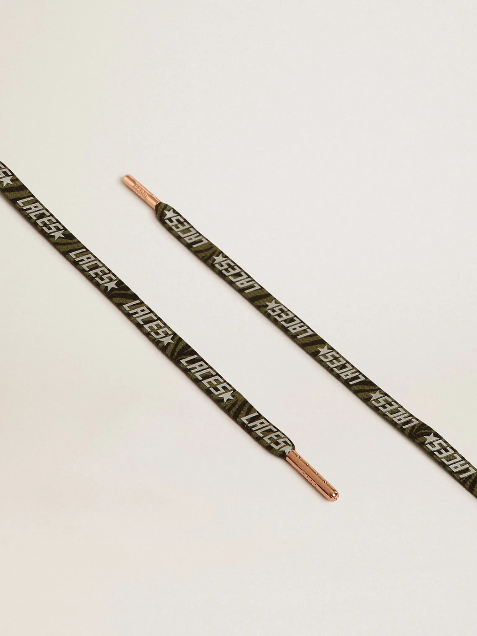 Sale Cadarços com estampa de zebra verde e preto com escritas Laces prateadas em contraste MULHER Cadarços|Cadarços