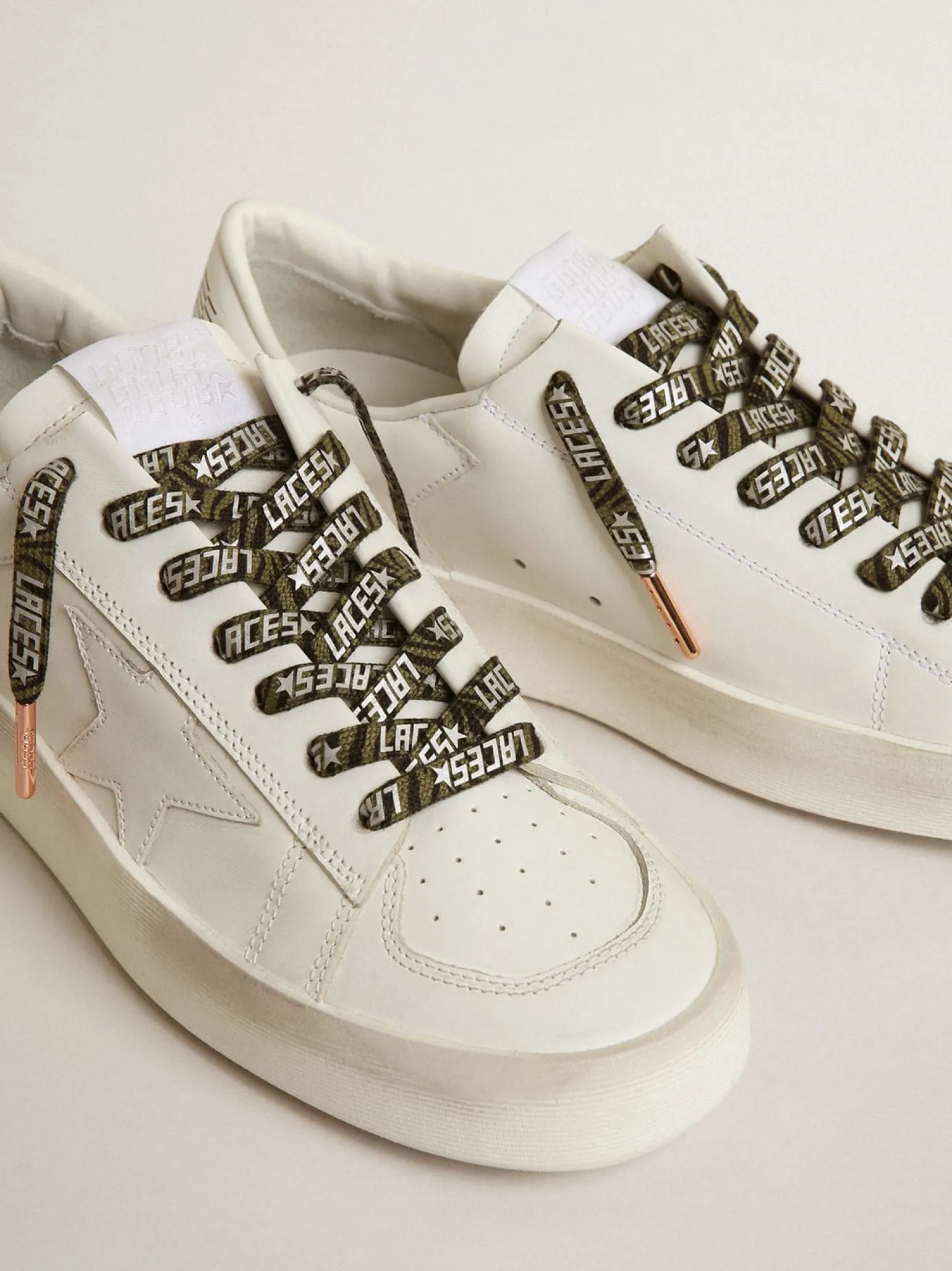 Sale Cadarços com estampa de zebra verde e preto com escritas Laces prateadas em contraste MULHER Cadarços|Cadarços