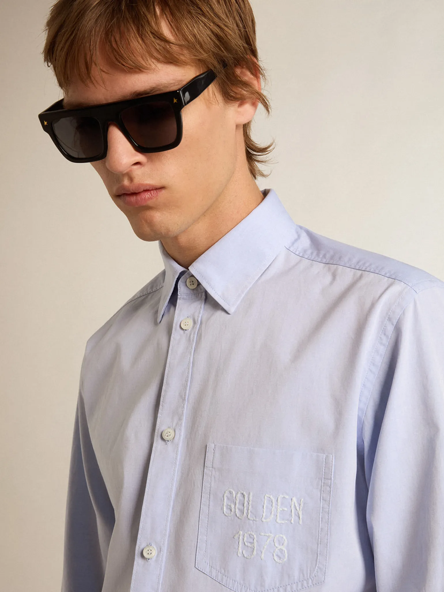 Sale Camisa azul bebê de algodão com bordado no bolso Camisas