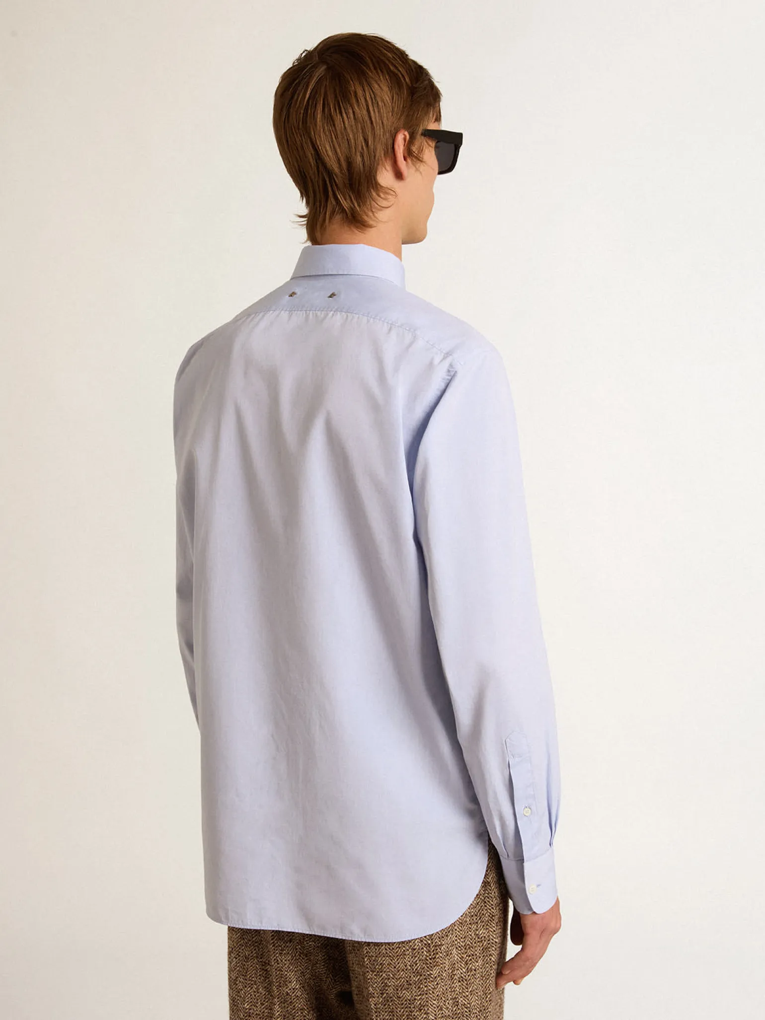 Sale Camisa azul bebê de algodão com bordado no bolso Camisas