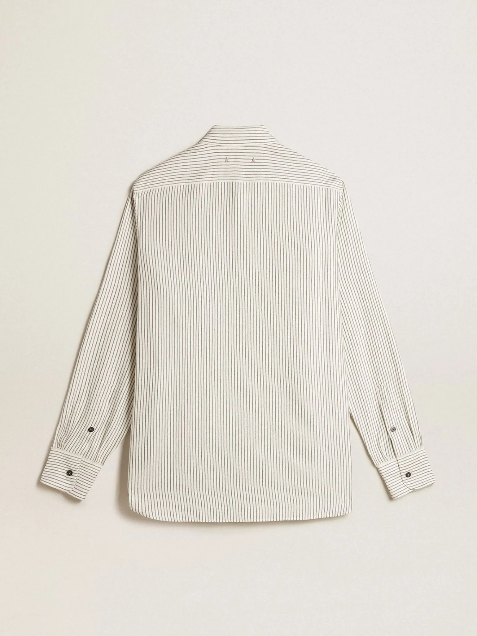 Clearance Camisa branca masculina de viscose com estampa de listras finas pretas Camisas