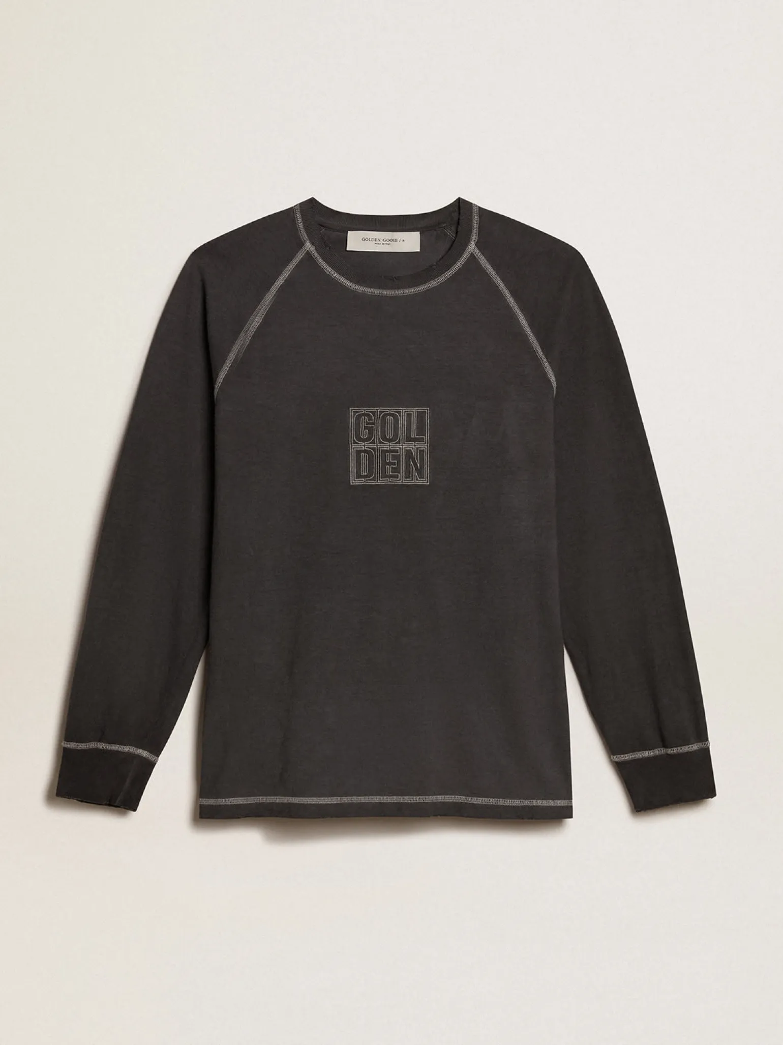 Sale Camiseta antracite com escrita branca na frente Camisetas