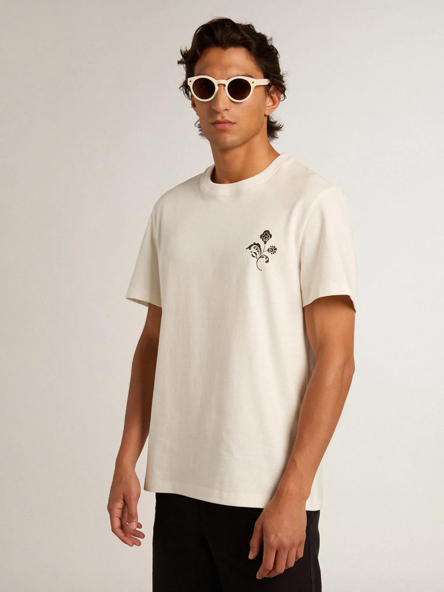 Fashion Camiseta de algodão branco com flor estampada na frente Beachwear|Camisetas