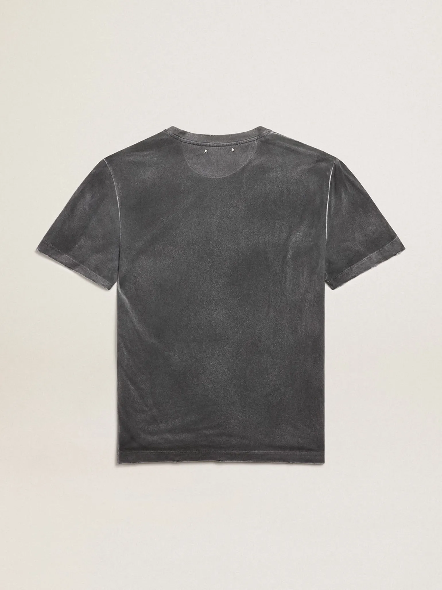Discount Camiseta masculina cinza com efeito envelhecido com estampa na frente Camisetas