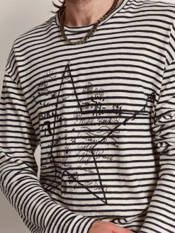 Sale Camiseta masculina com listras brancas e azuis e bordado na frente Camisetas
