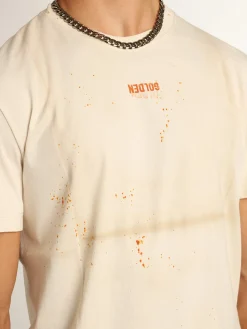 Fashion Camiseta masculina marfim com inscrição e detalhes desgastados Camisetas