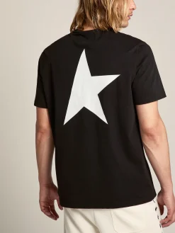 Shop Camiseta masculina preta com logo e estrela brancos em contraste Camisetas