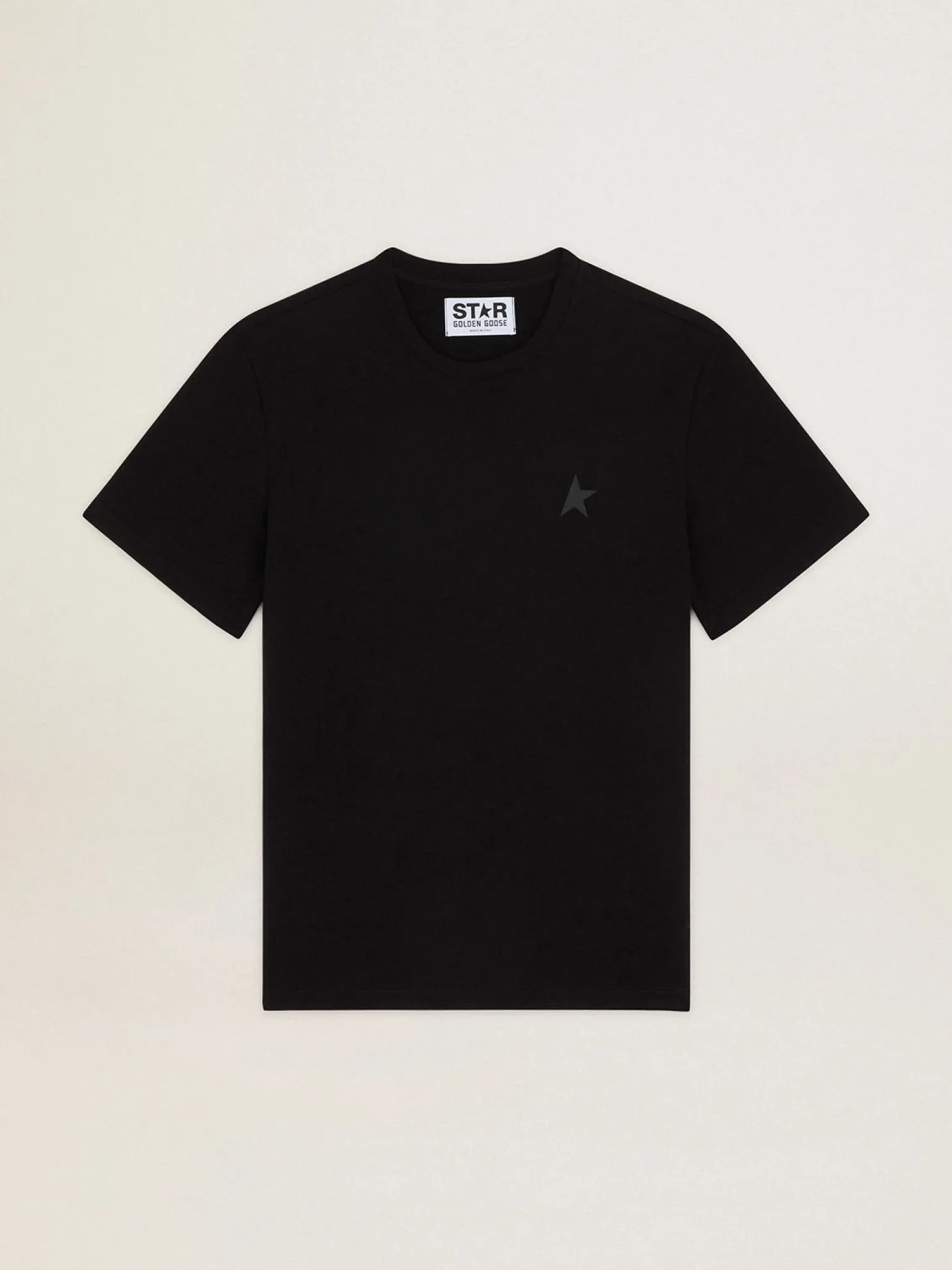 Sale Camiseta preta Coleção Star com estrela tom sobre tom na frente Camisetas