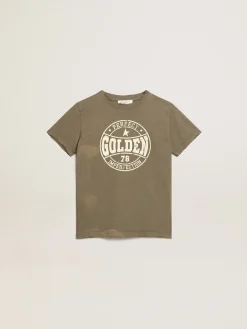 Discount Camiseta verde-oliva infantil masculina com logo branco no centro Roupas de cima (4-12 years)