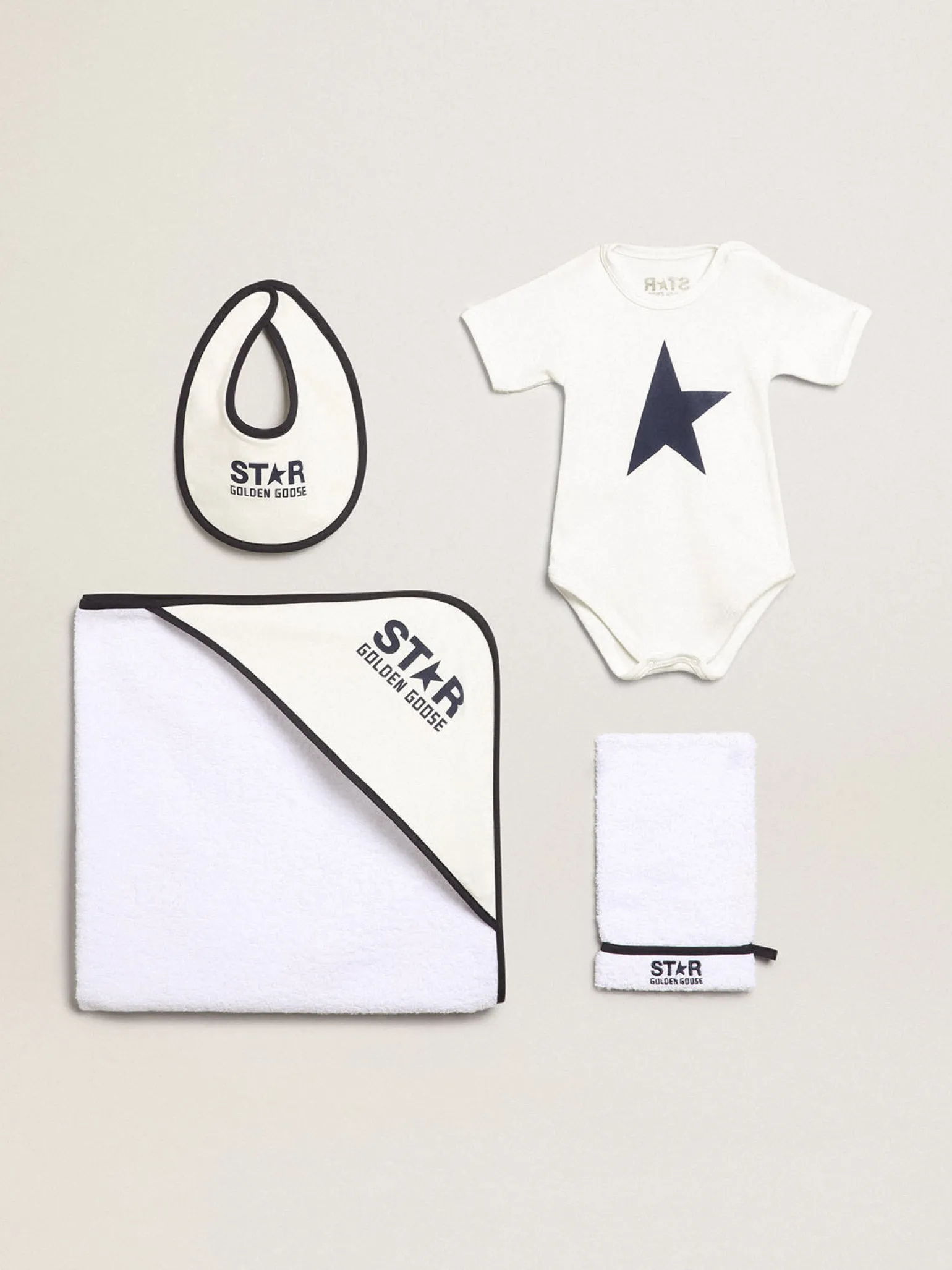 Store Conjunto de presente branco com logo azul Recem-Nascidos
