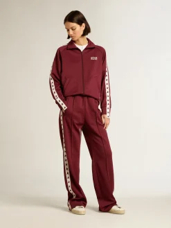Fashion Moletom feminino bordô com zíper, faixa branca e estrelas em contraste MULHER Moletons