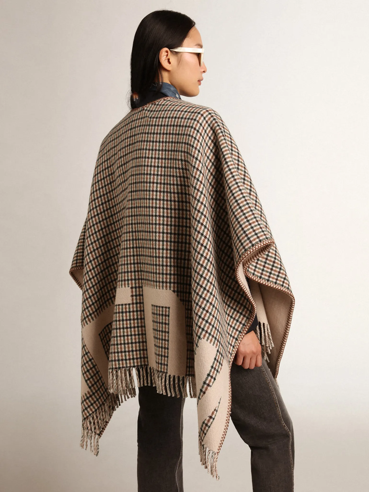 Cheap Poncho de lã dupla face na cor creme com estampa xadrez e inscrição MULHER Malhas|Malhas