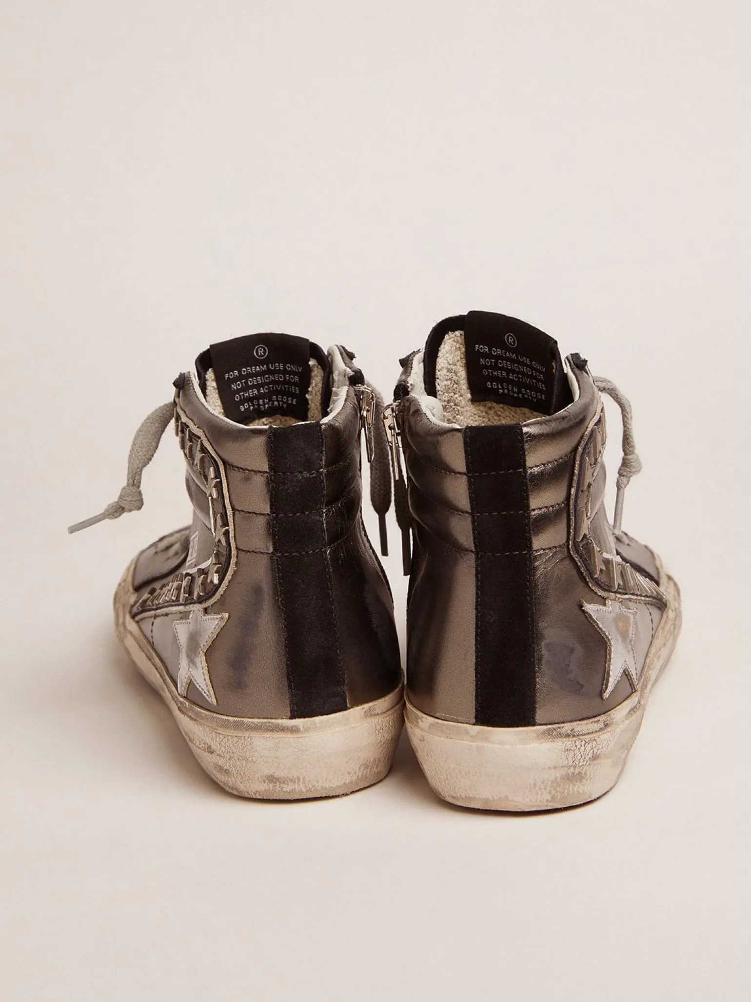 Flash Sale Slide feminino com cabedal de couro metálico prateado e tachas MULHER Slide