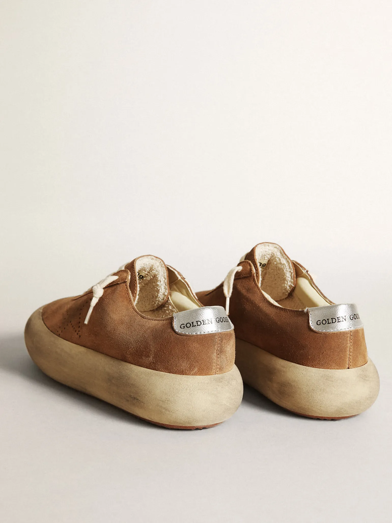 Flash Sale Space-Star feminino de suede cor tabaco com estrela perfurada MULHER Space-Star