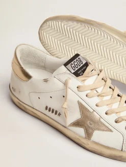 Hot Super-Star masculino com reforço dourado brilhante e inscrições Super-Star
